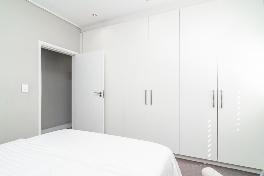 2 Bedroom Property for Sale in Vredehoek Western Cape